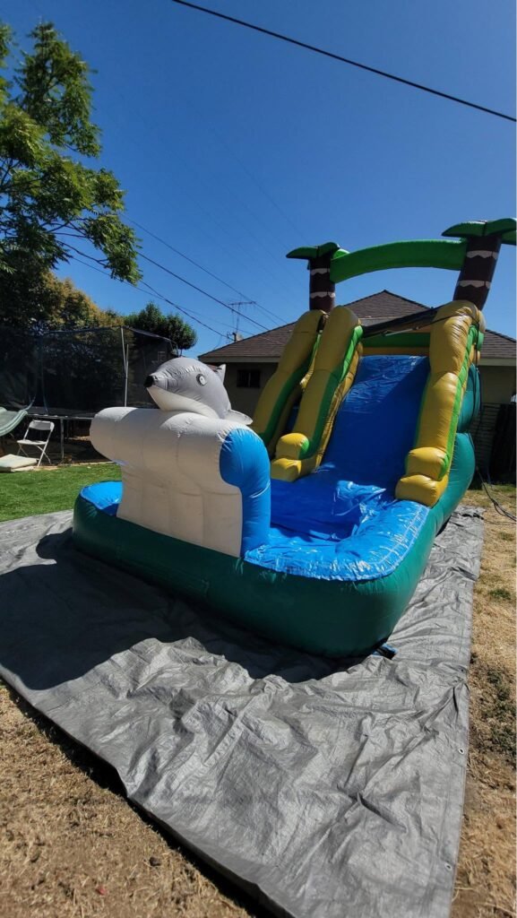 Giant wave slide – Aby Jumpers Stockton
